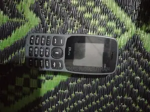 Pluzz Button Phone (Used)