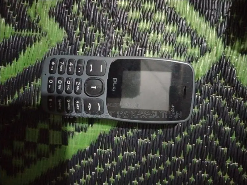Pluzz Button Phone (Used)