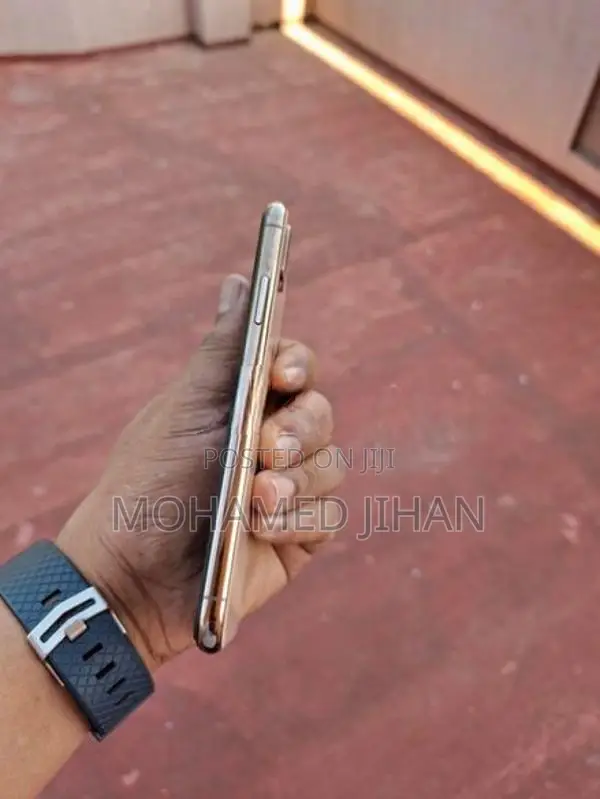 Apple iPhone XS (Used)