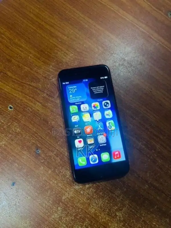 Apple iPhone SE 3 5G 128GB (Used)