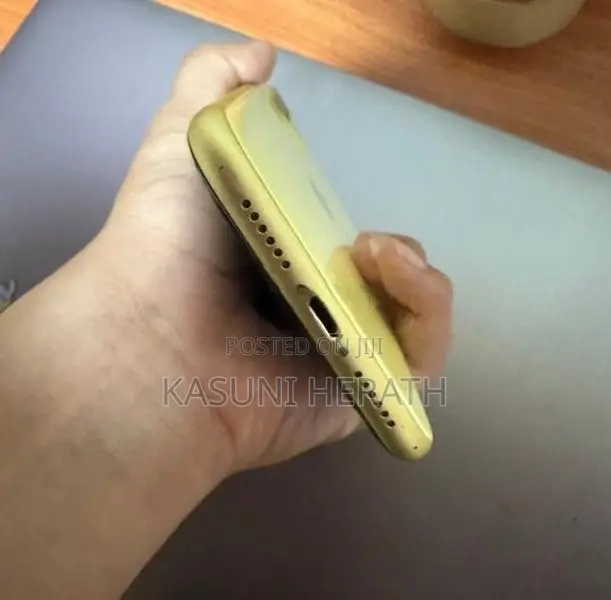 Apple iPhone 11 (Used)