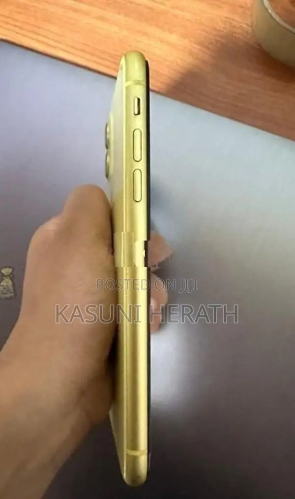 Apple iPhone 11 (Used)