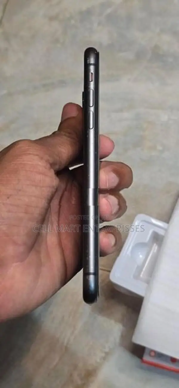 Apple iPhone 11 (Used)