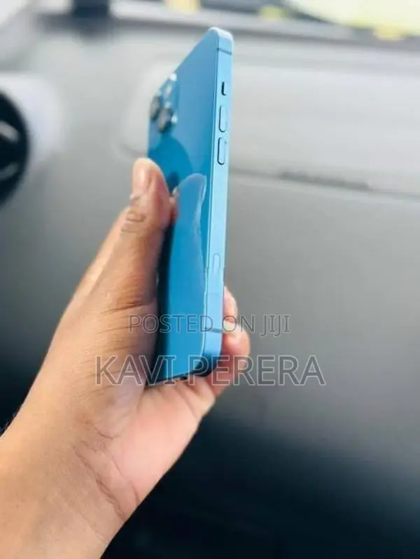 Apple iPhone 13 (Used)