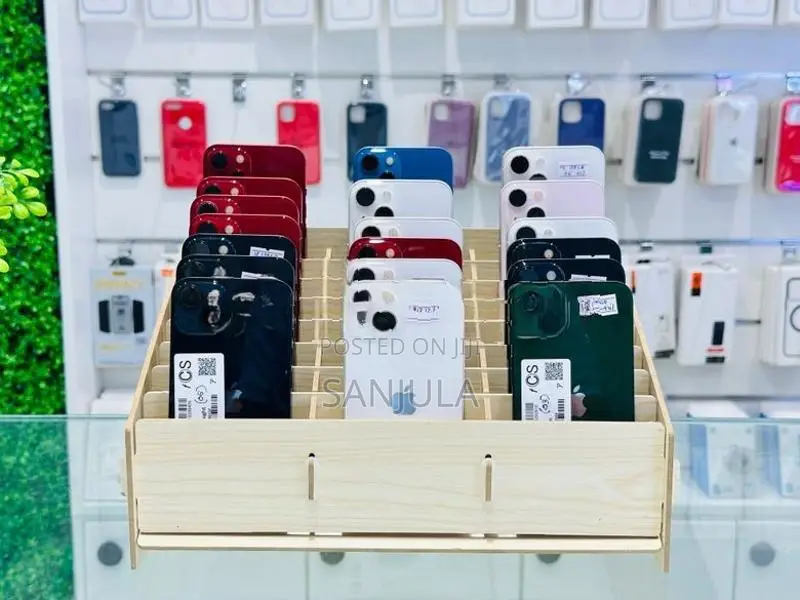 Apple iPhone 13 (Used)