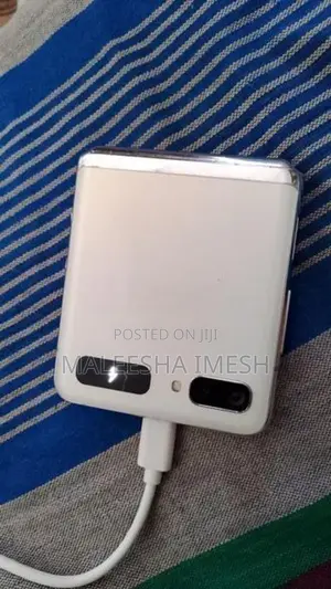 Samsung Galaxy Z Flip (Used)
