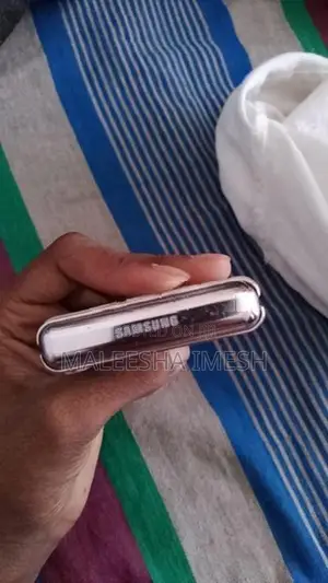 Samsung Galaxy Z Flip (Used)