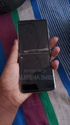Samsung Galaxy Z Flip (Used)