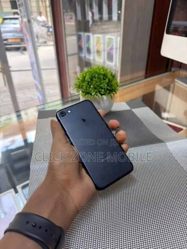 Apple iPhone 7 128GB (Used)