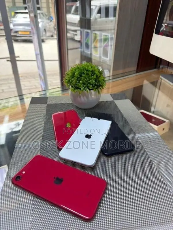 Apple iPhone SE 2 128GB (Used)