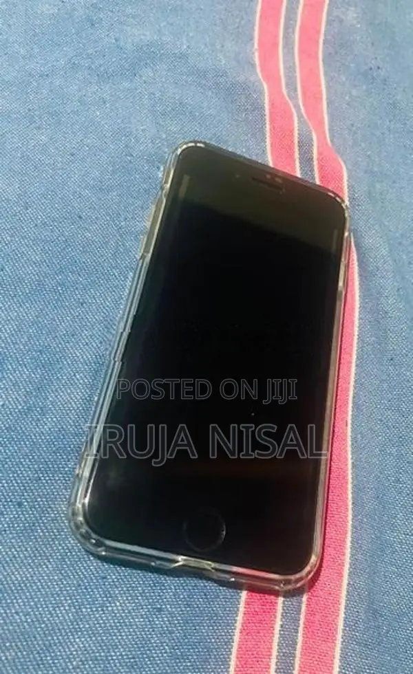 Apple iPhone SE 2 (Used)