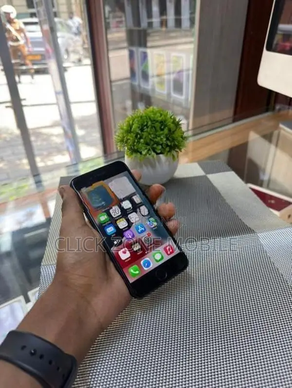 Apple iPhone 7 128GB (Used)
