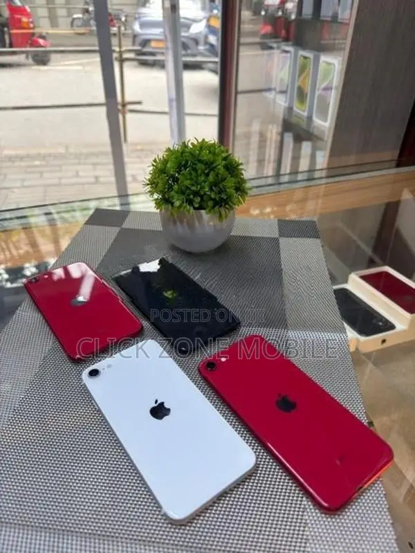 Apple iPhone SE 2 128GB (Used)