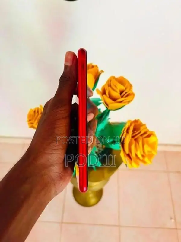 Apple iPhone 11 Red (Used)