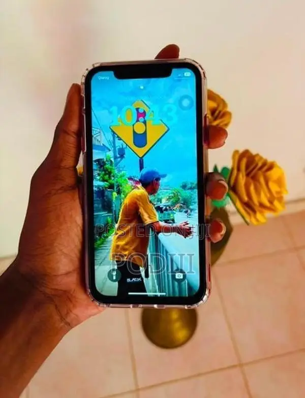 Apple iPhone 11 Red (Used)