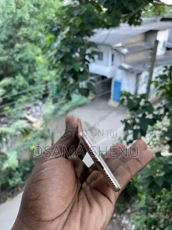 Apple iPhone 8 (Used)