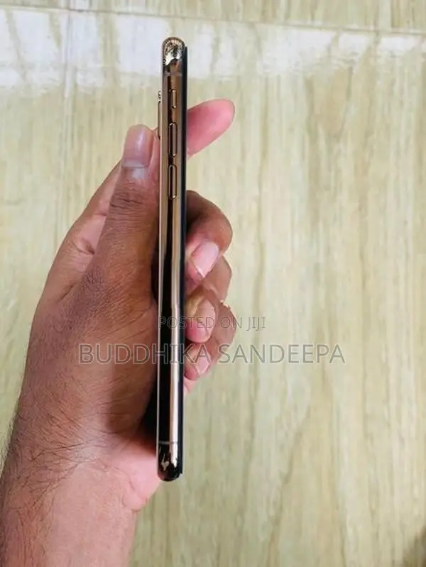 Apple iPhone XS (Used)
