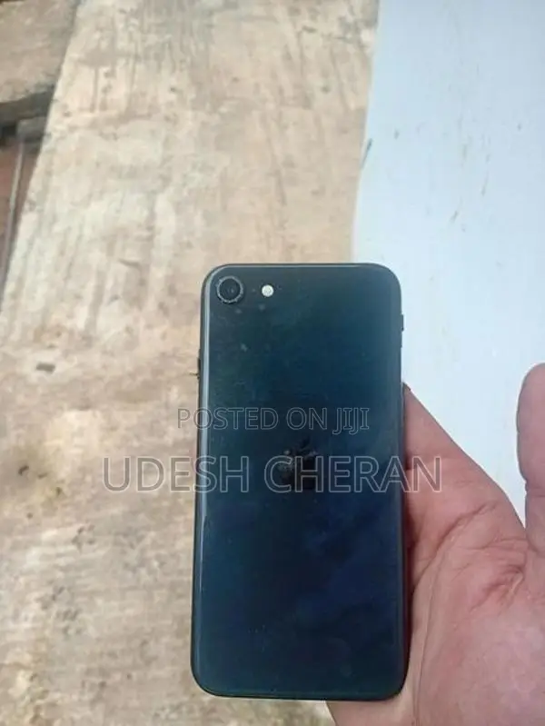 Apple iPhone SE 2 (Used)