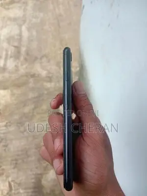 Apple iPhone SE 2 (Used)