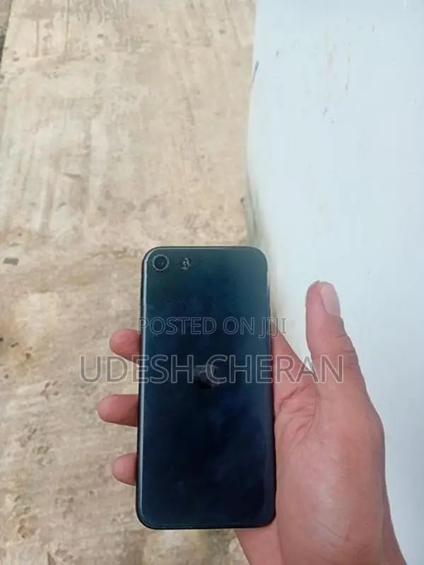 Apple iPhone SE 2 (Used)