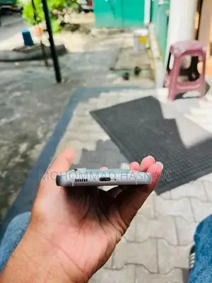 Samsung Galaxy S23 FE Argent (Used)