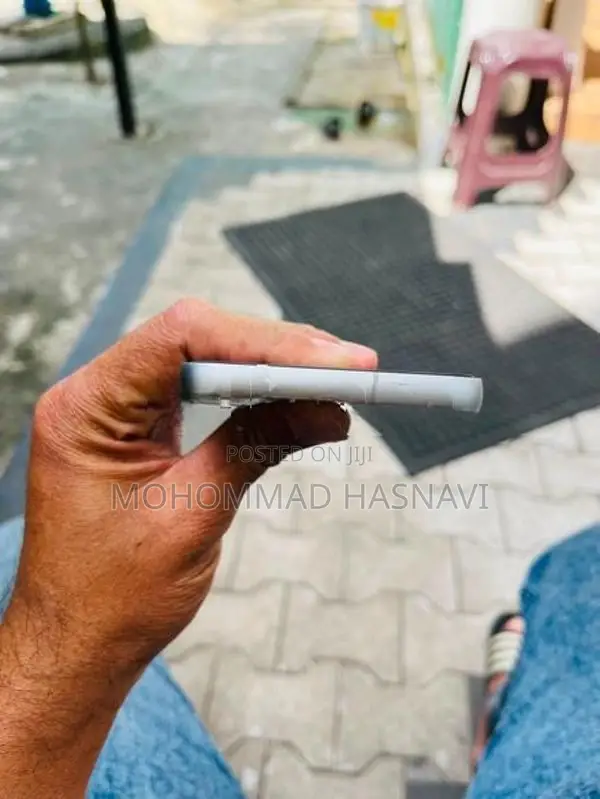 Samsung Galaxy S23 FE Argent (Used)