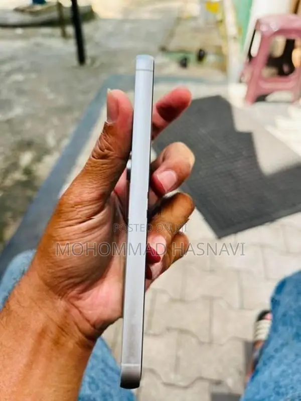 Samsung Galaxy S23 FE Argent (Used)