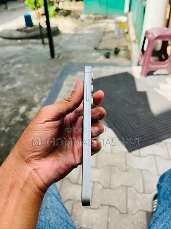 Samsung Galaxy S23 FE Argent (Used)