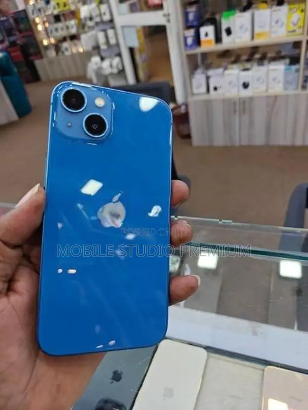 Apple iPhone 13 (Used)