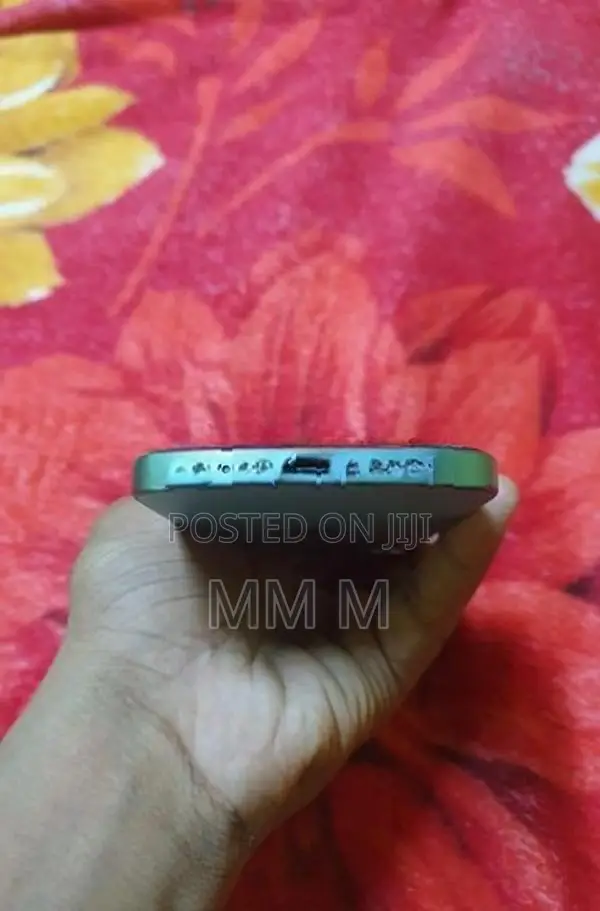 Apple iPhone 16 128GB (Used)