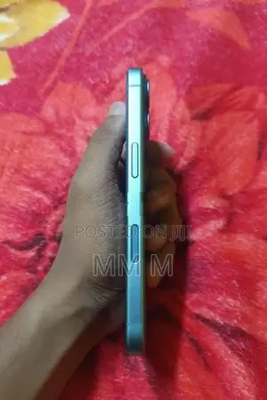 Apple iPhone 16 128GB (Used)