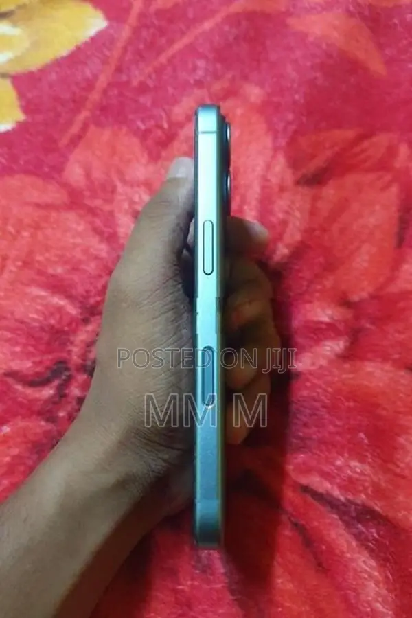 Apple iPhone 16 128GB (Used)