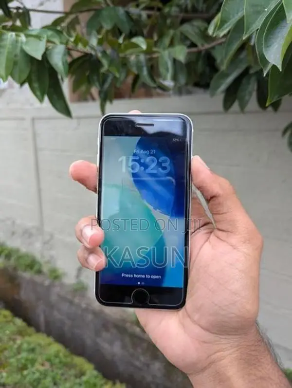 Apple iPhone SE 2 256gb (Used)