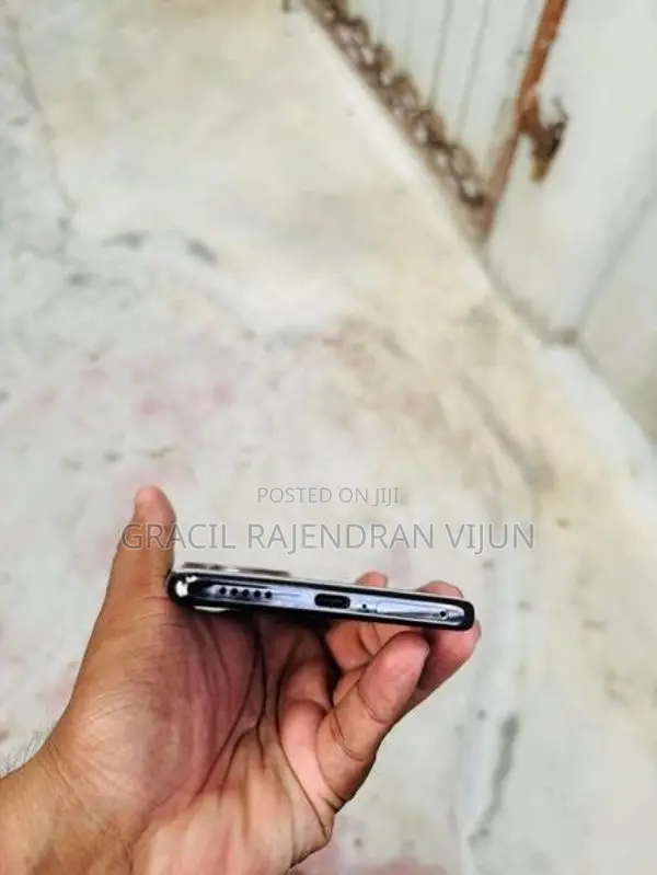 Vivo V30e (Used)