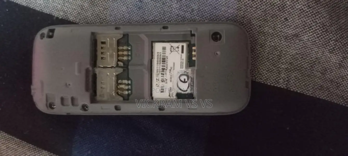 Samsung Button Phone Duos (Used)