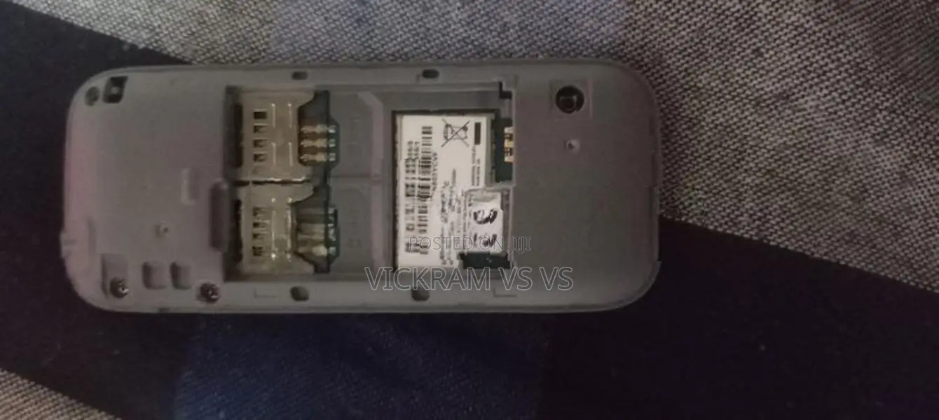 Samsung Button Phone Duos (Used)