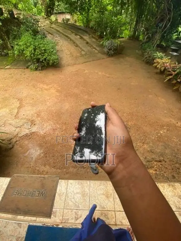Apple iPhone 8 (Used)
