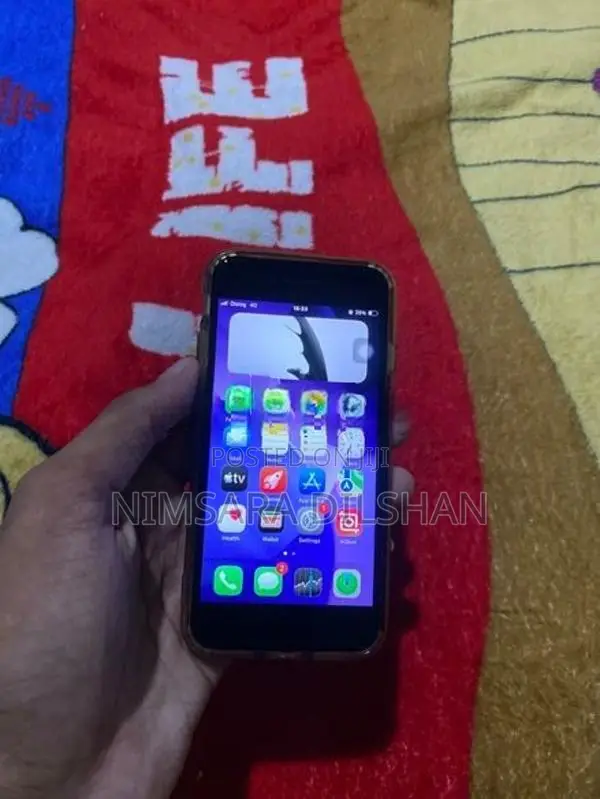 Apple iPhone SE 2 (Used)