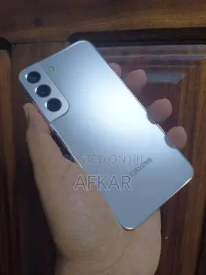 Samsung Galaxy S22 (Used)