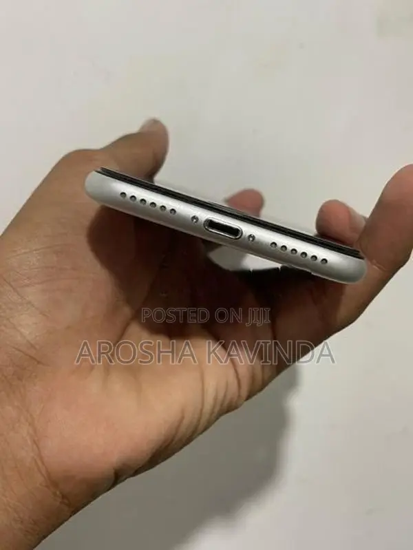 Apple iPhone SE 2 (Used)