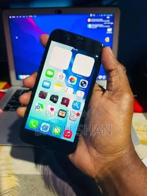 Apple iPhone SE 2 (Used)