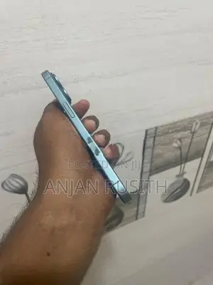 Apple iPhone 16 (Used)