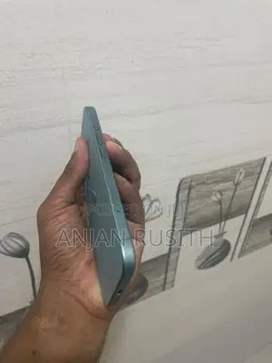 Apple iPhone 16 (Used)