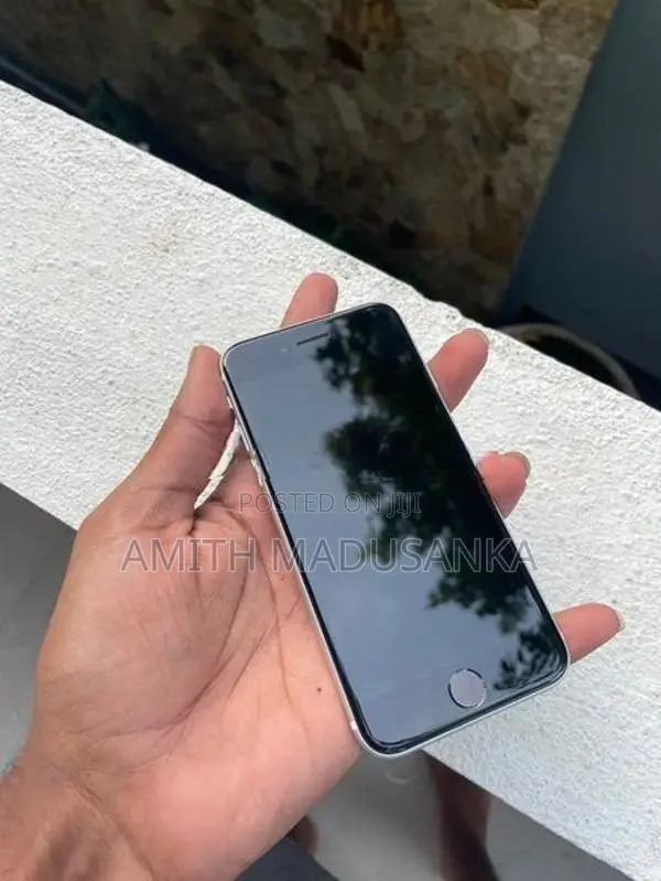 Apple iPhone SE 2 (Used)
