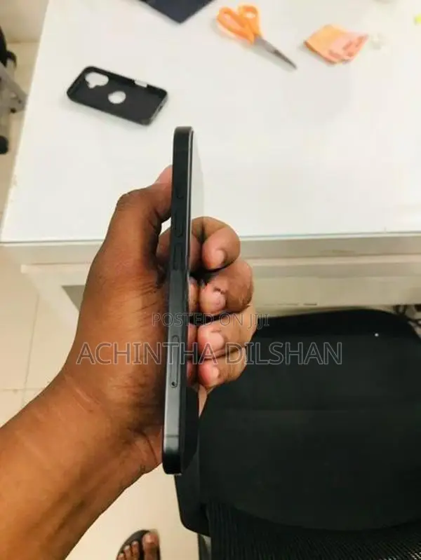 Apple iPhone 16 (Used)
