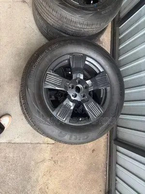 18 Alloy wheels with tyres 235/65R18 for SUV