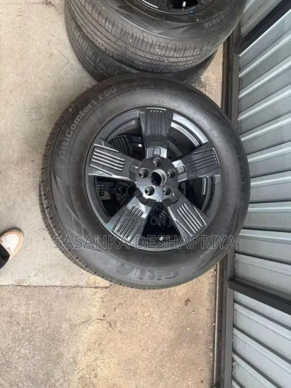 18 Alloy wheels with tyres 235/65R18 for SUV