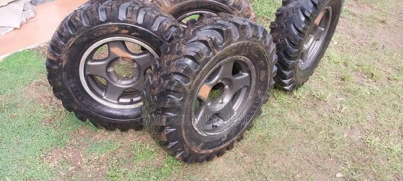 Mitsubishi 4dr5 Jeep Recondition 7.50/16 tyres with rim for All