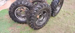 Mitsubishi 4dr5 Jeep Recondition 7.50/16 tyres with rim for All