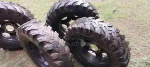 Mitsubishi 4dr5 Jeep Recondition 7.50/16 tyres with rim for All